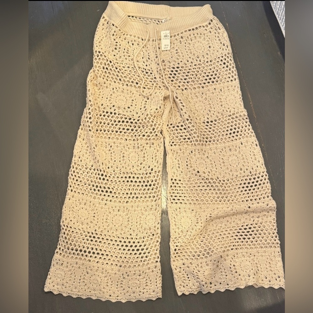 Amazing Aerie BRAND NEW Crochet Pants in Cream